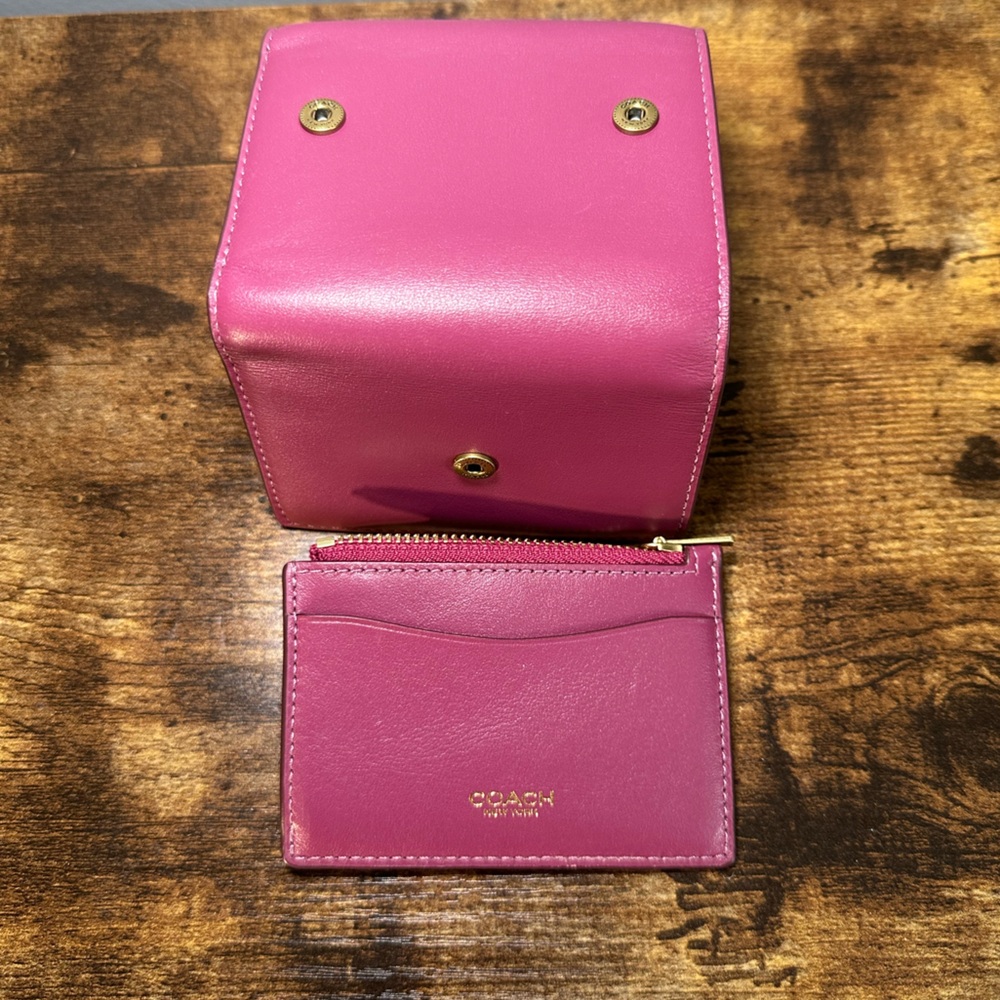 Coach Essential Card Holder Wallet - Picture 7 of 15